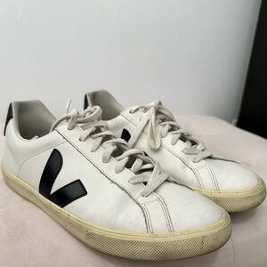 Veja- Esplar Logo Leather Shoes - Women's
White and black